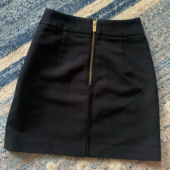 H&M black mini skirt with pockets and gold zipper - Picture 6 of 6
